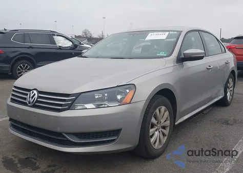 2013 Volkswagen Passat S z USA, uszkodzony, nr VIN 1VWAP7A3XDC037611